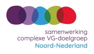 5 gekleurde cirkels die niet helemaal rond zijn vallen over elkaar heen. Tekst er eronder samenwerking complexe VG-doelgroep Noord Nederland